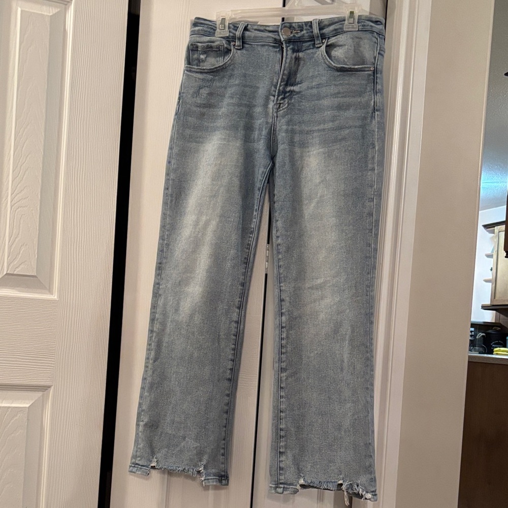 Women’s Risen brand distressed jeans in size 9/29